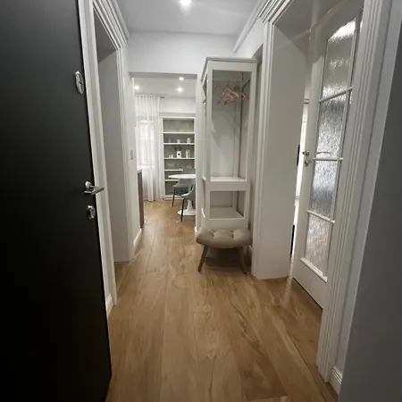 Lux 1