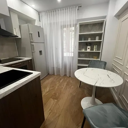 Lux 1 *