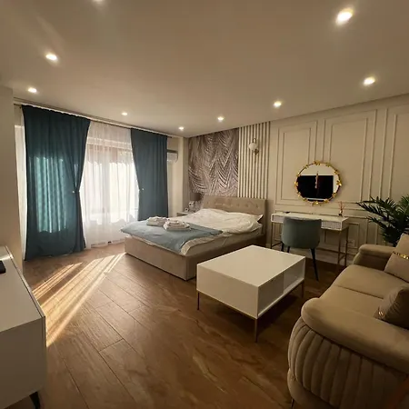 Urban Chic - Center City Escape *