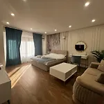 Lux 1 *